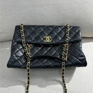 CHANEL Black Quilted Leather Shoulder Bag Jumbo GHW